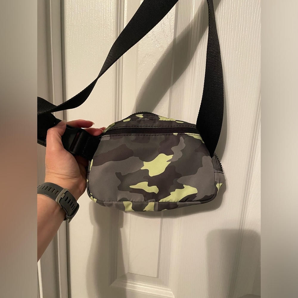 Lululemon Everywhere Belt Bag 1L - Picture 8 of 9